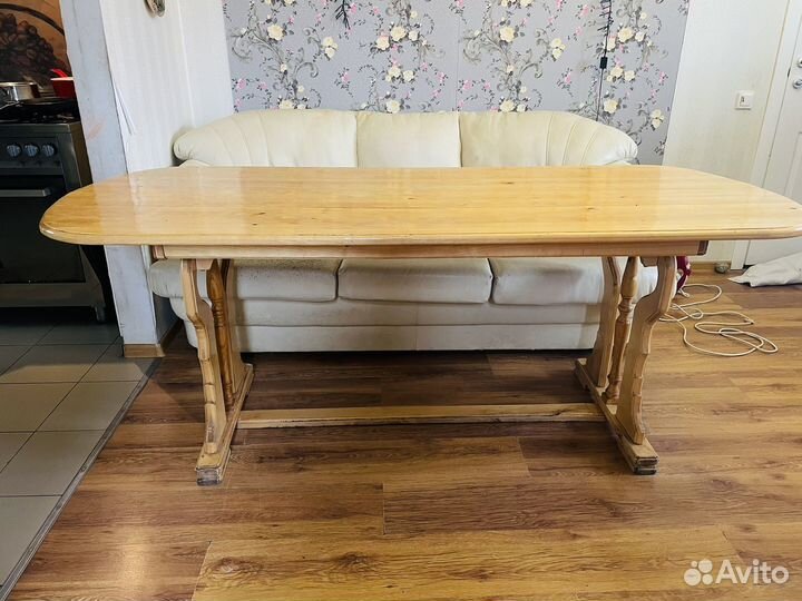 Стол обеденный из массива дерева