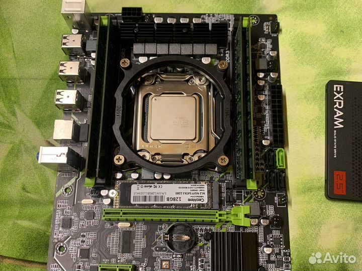 Материнская плата с процессором и памятью