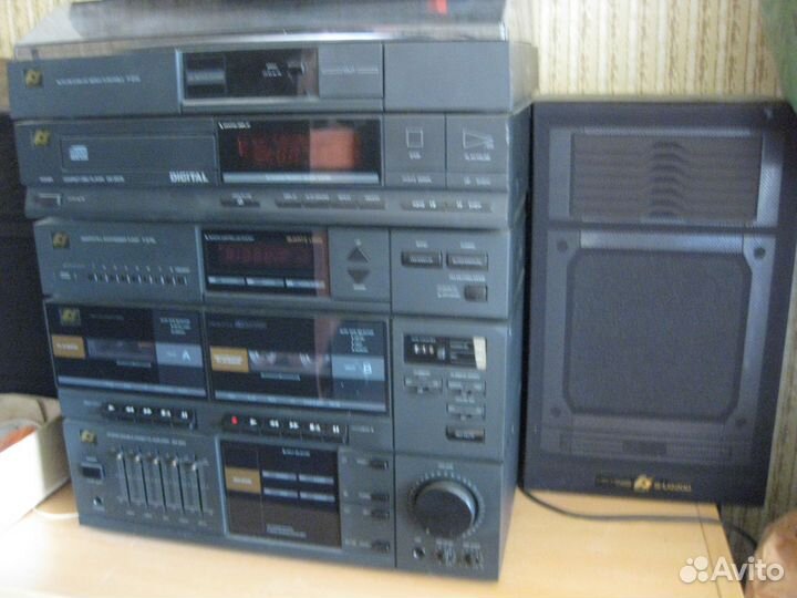 Музыкальныи центр sansui