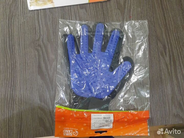 Перчатка для вычесывания шерсти