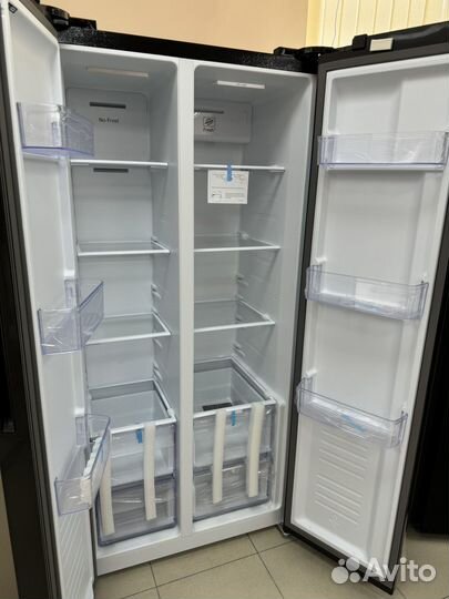 Холодильник двухдверный Hyundai Новый