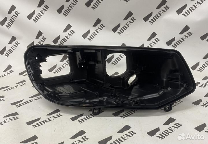 Правый корпус фары Volkswagen Touareg II NF 10-14