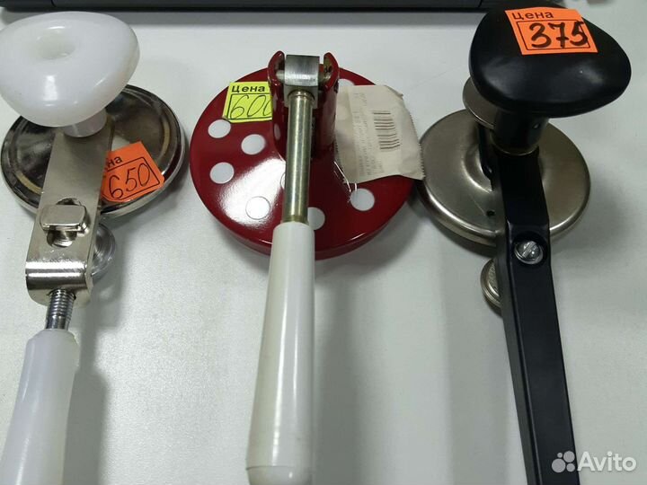 Банки обычные и винтовые,графины,фляги пластиковые