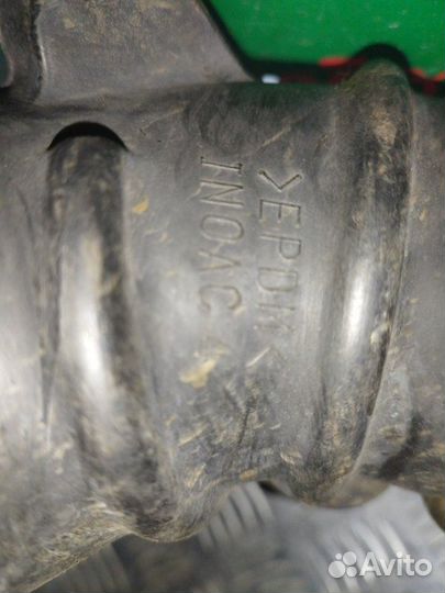 Патрубок воздушного фильтра Toyota Rav 4