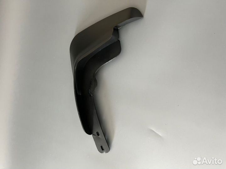 Брызговик kia rio 10-17 передний правый