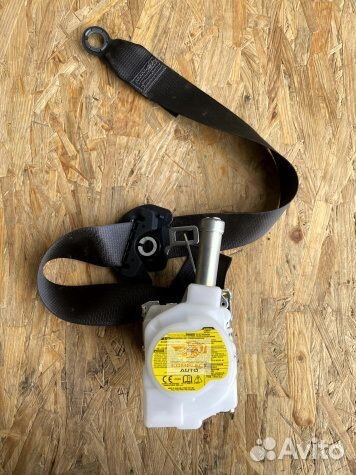 Ремень передний правый Toyota Corolla E210