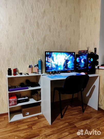 Стол, стелаж, стул