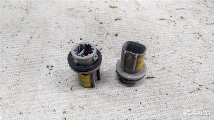 Патрон повторителя поворота Mitsubishi Pajero 3 9