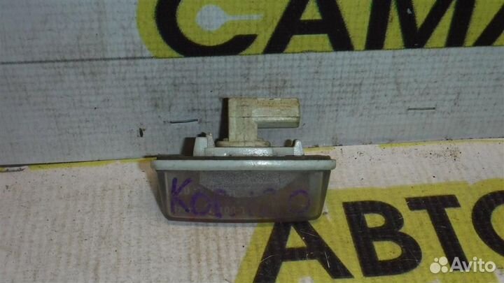 Фонарь подсветки номера Toyota Corolla (E120) 200