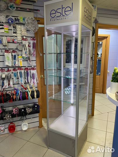 Стеклянный шкаф витрина с подсветкой торг уместен