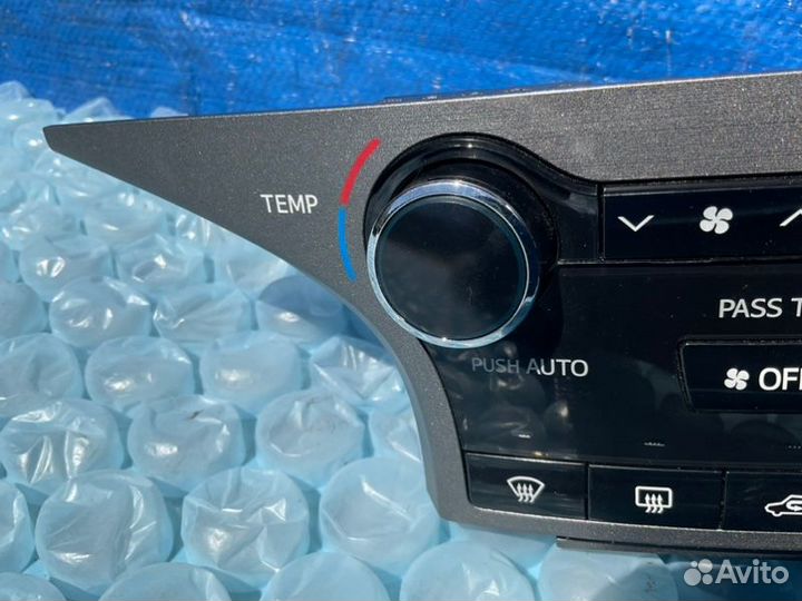 Блок управления климат-контролем Toyota Venza AV10