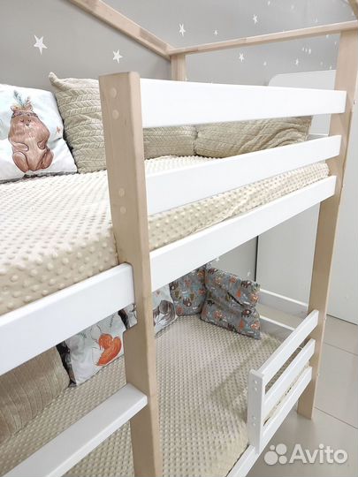 Двухъярусная кровать с лестницей