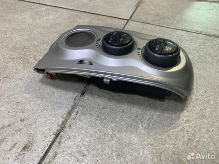 Блок управления климатической установкой Toyota Ya