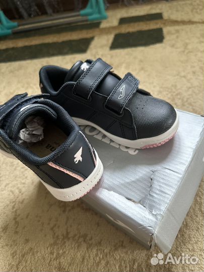Кроссовки для девочки весна-осень 26 р