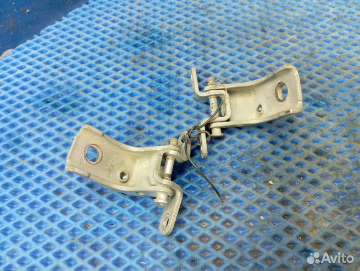 Петля двери Ford Mondeo 3 седан 2004