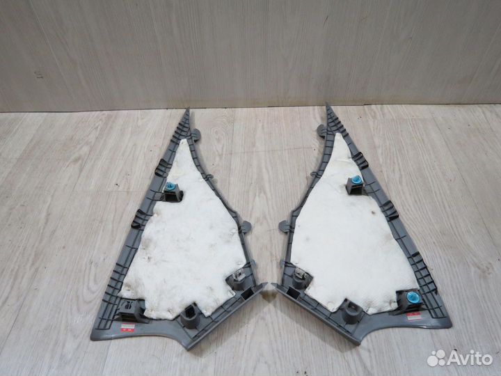 Накладка задней стойки Kia Rio 3