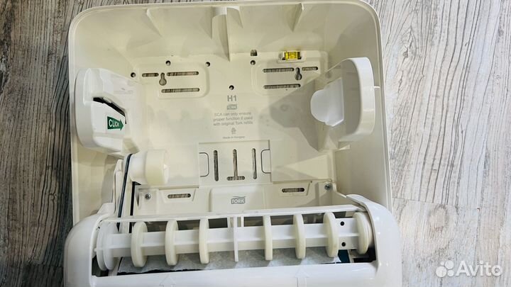 Полотенцедержатель и дозатор для мыла tork