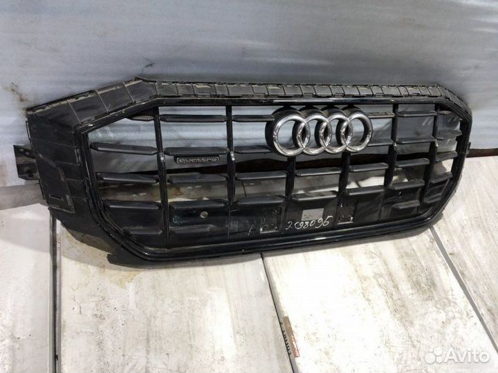 Решетка радиатора Audi Q8