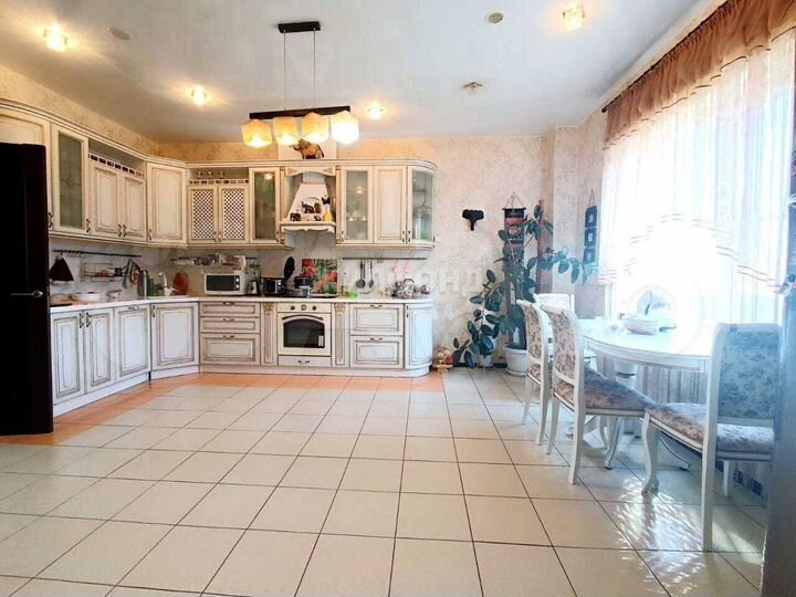 Коттедж 560 м² на участке 30 сот.