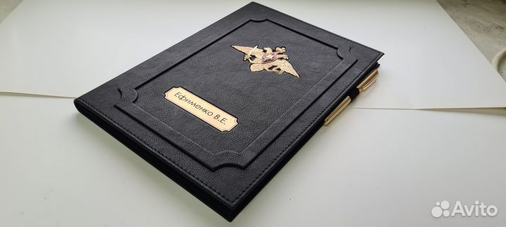 Кожаные папки наградные ручной работы в наличии