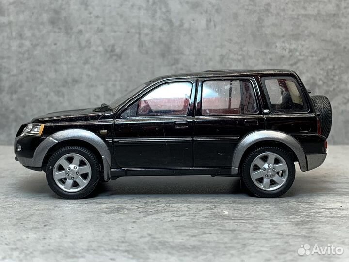 Коллекционная модель Land Rover Freelander 1:43