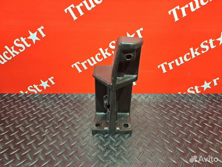 Кронштейн бампера переднего правый Renault T