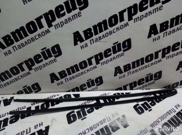 Молдинг лобового стекла Volkswagen Passat 3C5 BVY