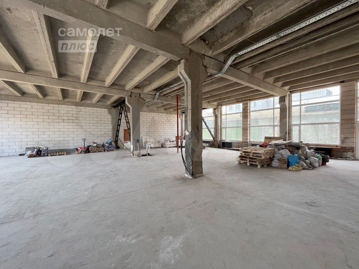 Сдам торговое помещение, 221.7 м²