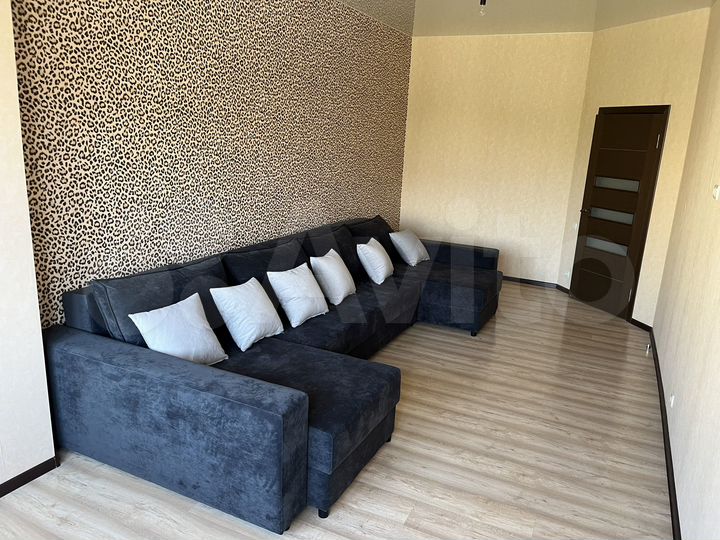 2-к. квартира, 77,1 м², 1/3 эт.