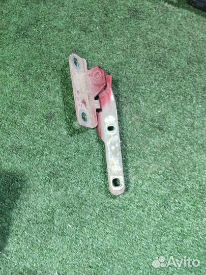 Петля капота левая LADA Largus Cross