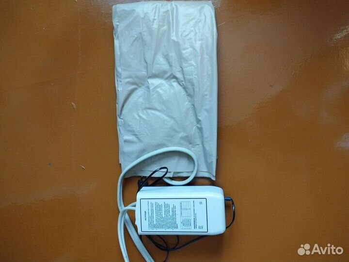 Кровать с подъемным механизмом и матрасом