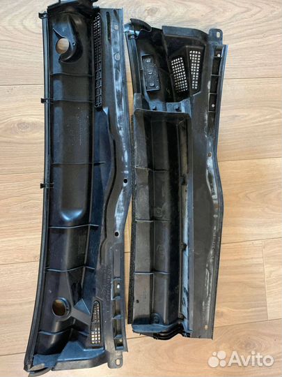 Водосток лобового стекла (жабо) Toyota Hi-Lux 7