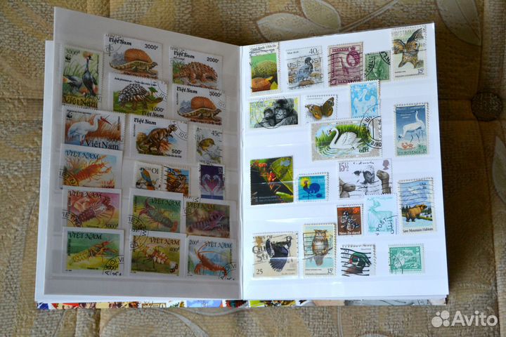 Красивый альбом с зарубежными марками