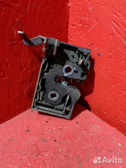 Замок двери передней правой Фольксваген Пассат Б3