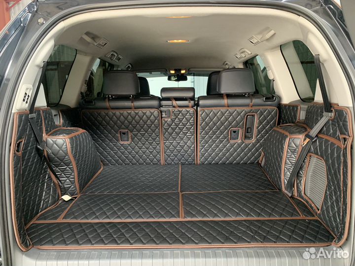 Автомобильные коврики в багажник на Toyota Echo