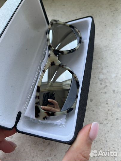 Солнцезащитные очки dkny