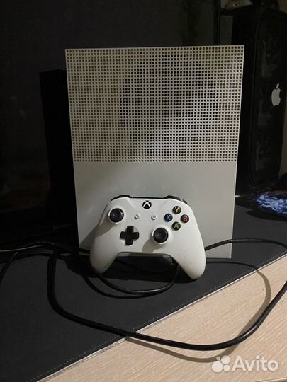 Геймпад xbox One s,провод,и консоль