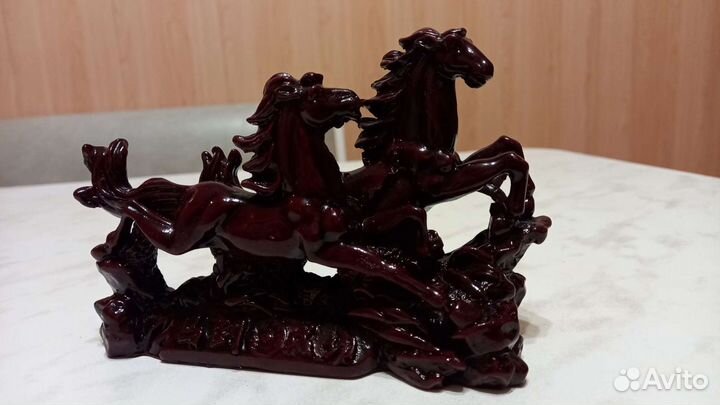 Статуэтки и копилки