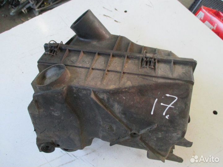 Корпус воздушного фильтра Volkswagen Passat 1.9