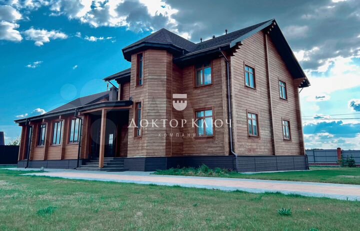 Коттедж 359,7 м² на участке 35 сот.