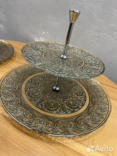 Большое блюдо и фруктовница двухяруснвя