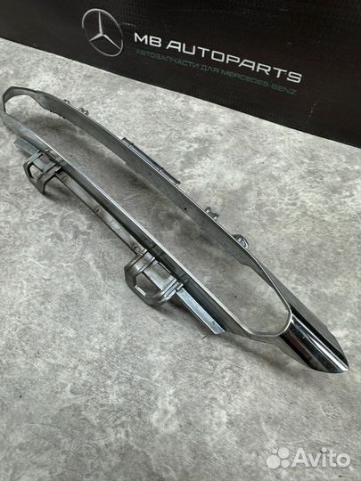 Накладка фары передняя правая Mercedes-Benz Cls350