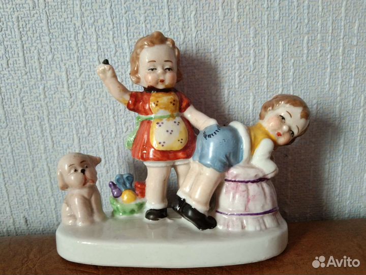 Уникальная старинная фарфоровая статуэтка