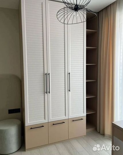 Шкаф распашной небольшой