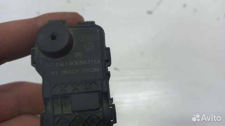 Активатор замка бензобака Volkswagen Polo 5