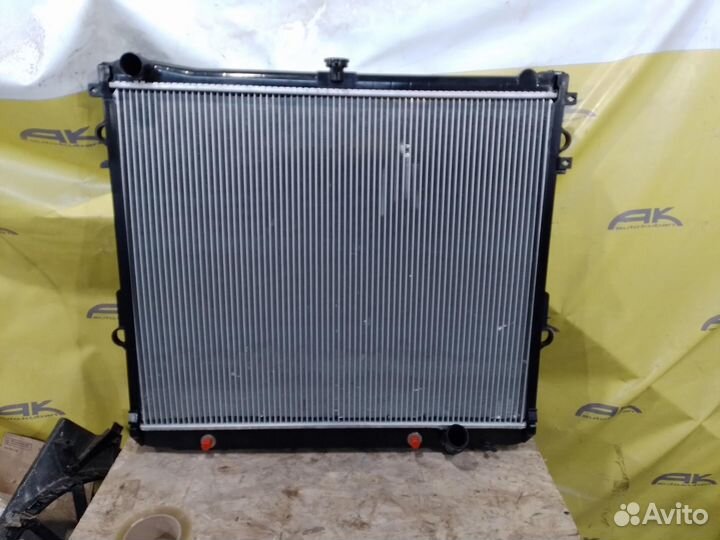Радиатор двигателя toyota land cruiser 200 2UZ-FE