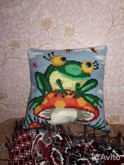 Подушка вышитая