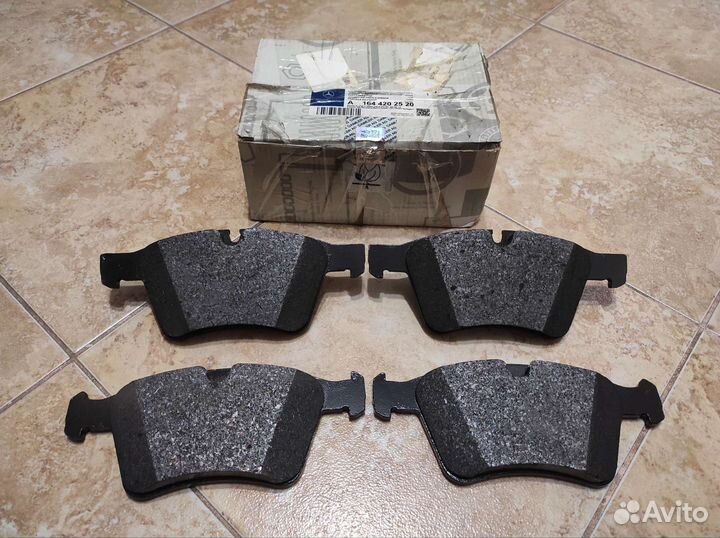 Колодки тормозные передние Mercedes-Benz