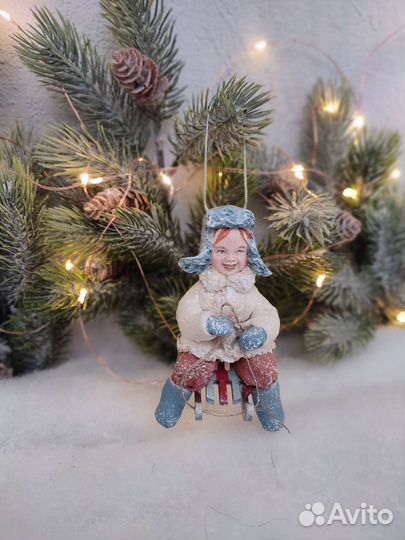 Ёлочная игрушка Мальчик на санках