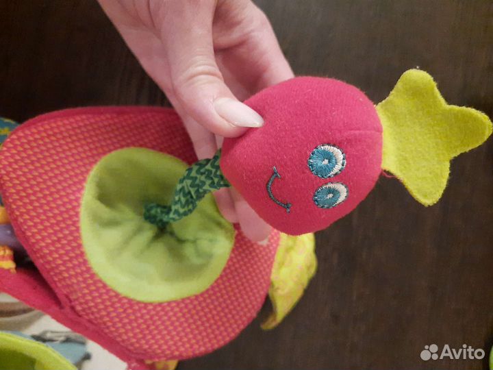 Игрушка подвеска клубника tiny love